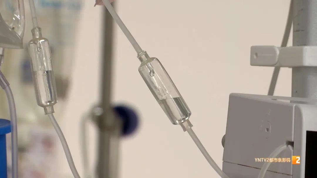 揪心!女童四根手指被刀切断 医生紧急救治 揪心!女童四根手指被刀切断 医生紧急救治