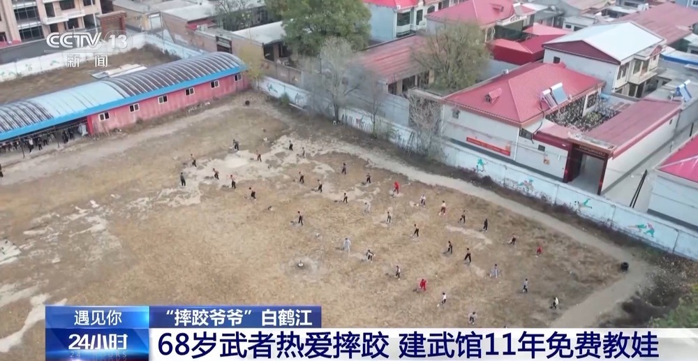 “面包小胖”在这里变肌肉小伙 68岁的“摔跤爷爷”免费教→