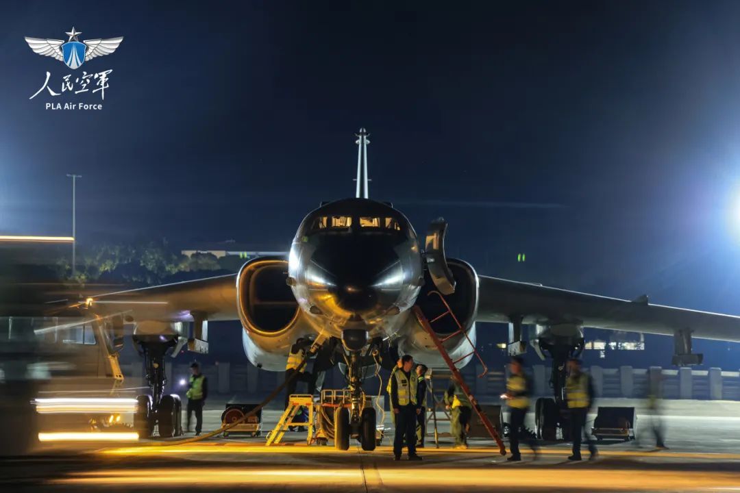 “战神”炼翼！空军航空兵跨昼夜飞行训练