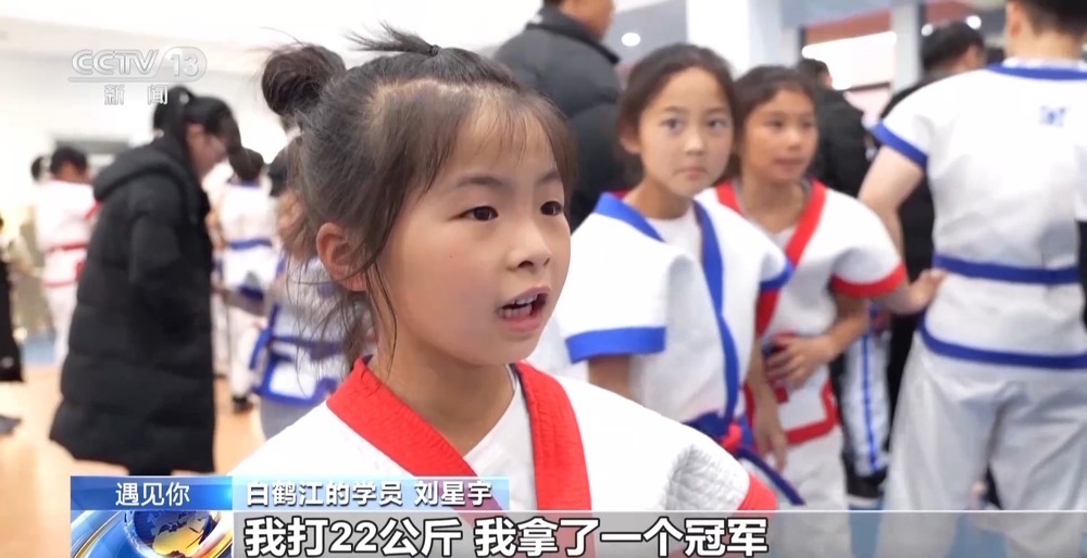 “面包小胖”在这里变肌肉小伙 68岁的“摔跤爷爷”免费教→