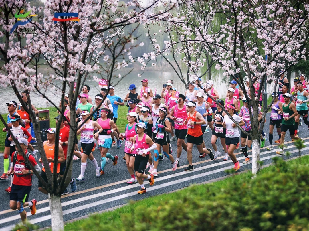 一个名额炒到2200元 马拉松为何“越跑越贵”？