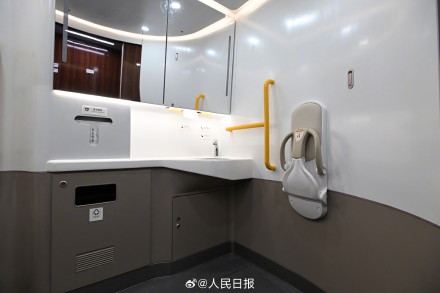 全球跑得最快的高铁！CR450动车组样车发布