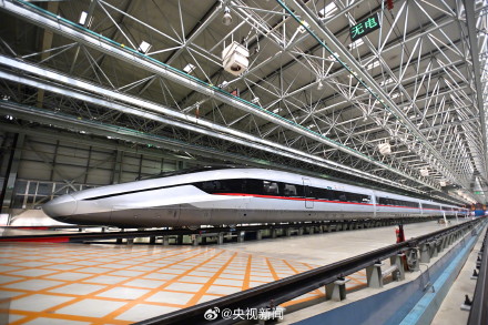 骄傲转发!中国的全球最快高铁列车亮相 骄傲转发!中国的全球最快高铁列车亮相