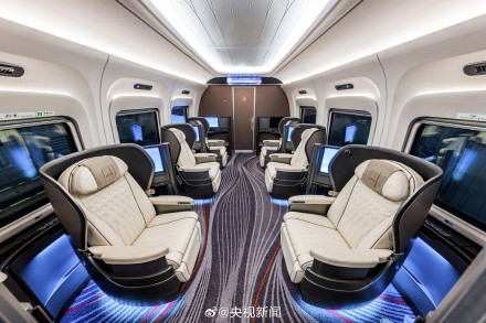 骄傲转发!中国的全球最快高铁列车亮相 骄傲转发!中国的全球最快高铁列车亮相