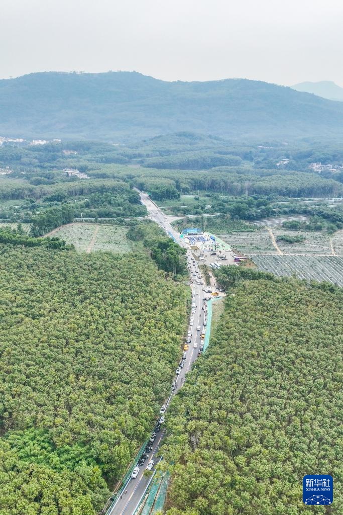 海南环热带雨林国家公园旅游公路通车