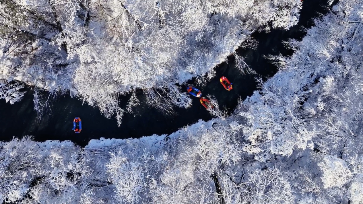 长白山森林漂流火爆出圈 吉林诚邀游客共赴冰雪之约