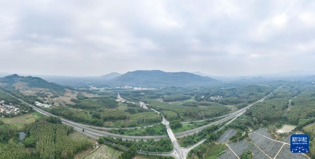 海南环热带雨林国家公园旅游公路通车