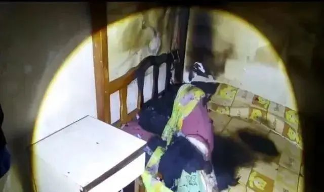 警惕！床头充电10分钟，家烧没了！