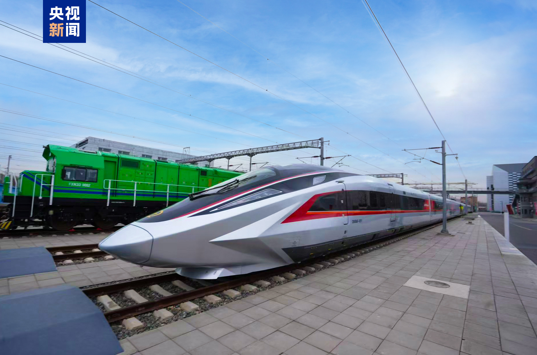 全球最快高铁列车来了!CR450动车组样车发布 全球最快高铁列车来了!CR450动车组样车发布