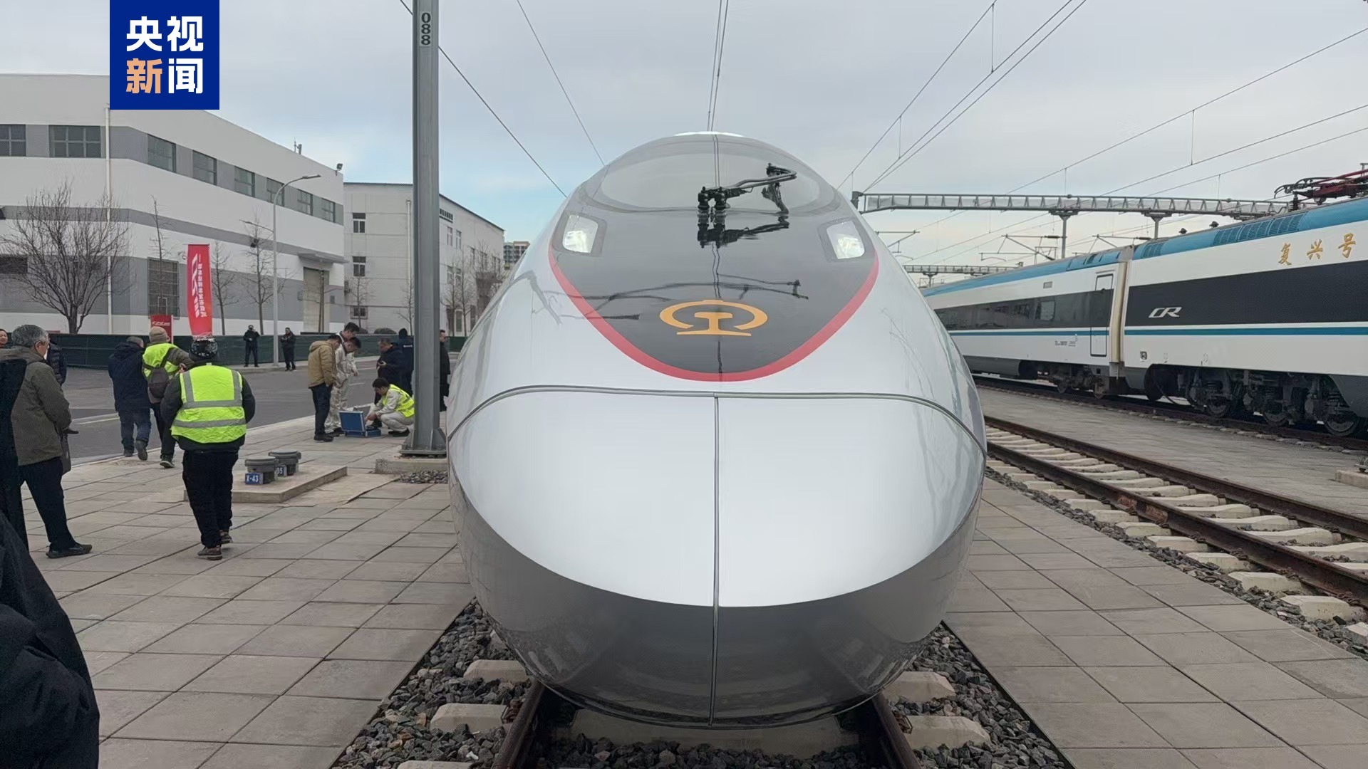 全球最快高铁列车来了!CR450动车组样车发布 全球最快高铁列车来了!CR450动车组样车发布