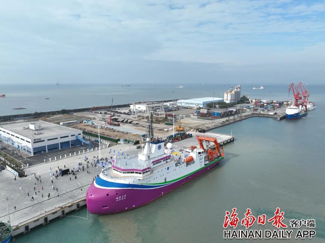 我国首艘,在三亚入列! 我国首艘,在三亚入列!