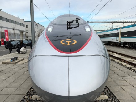 时速400公里!全球最快高铁列车正式亮相 时速400公里!全球最快高铁列车正式亮相