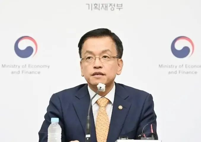 韩国新任代总统崔相穆,接任3天后被查 韩国新任代总统崔相穆,接任3天后被查