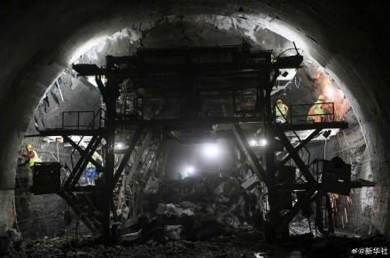 仅剩数米！世界最长高速公路隧道全线贯通进入倒计时