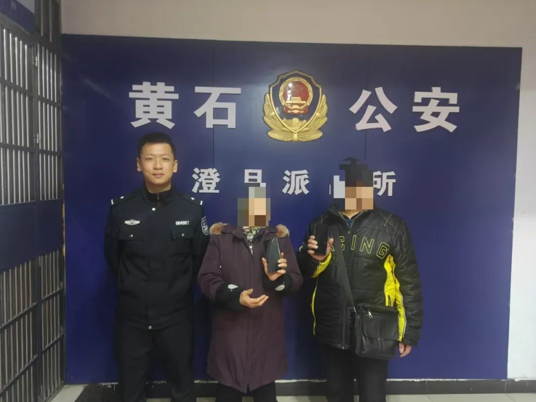 “是他是他！就是这位年轻的警官！”