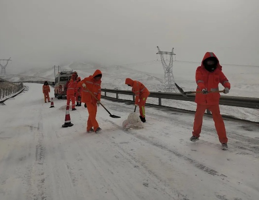 受降雪影响,青海部分路段实施交通管制! 受降雪影响,青海部分路段实施交通管制!