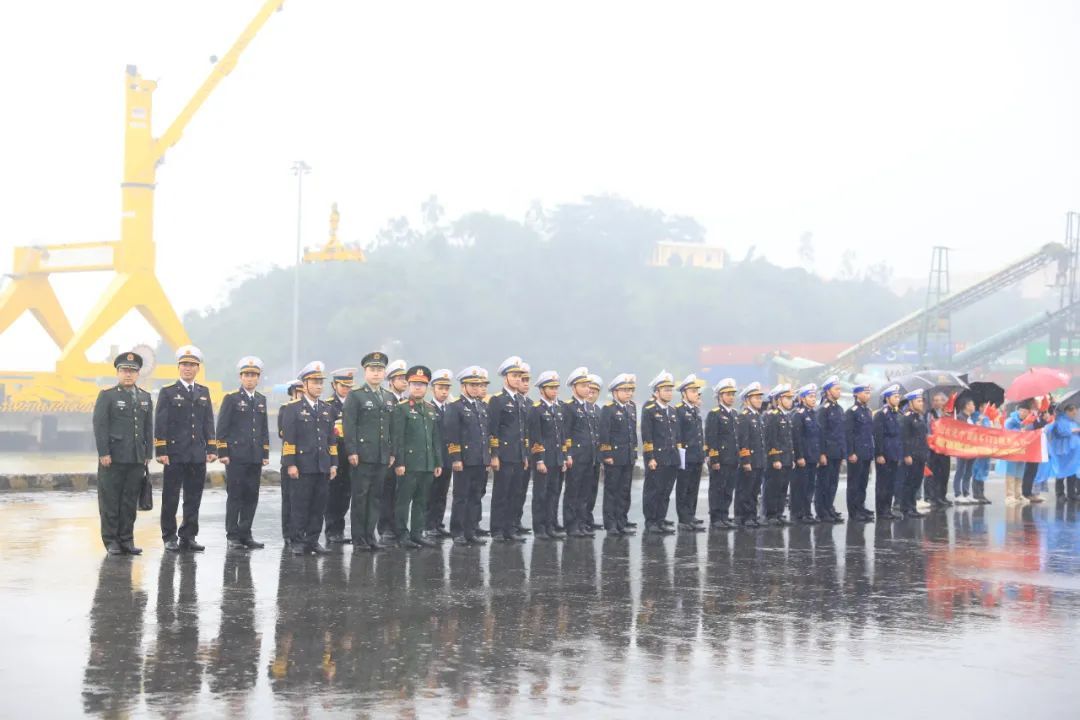 中国海军舰艇编队技术停靠越南岘港