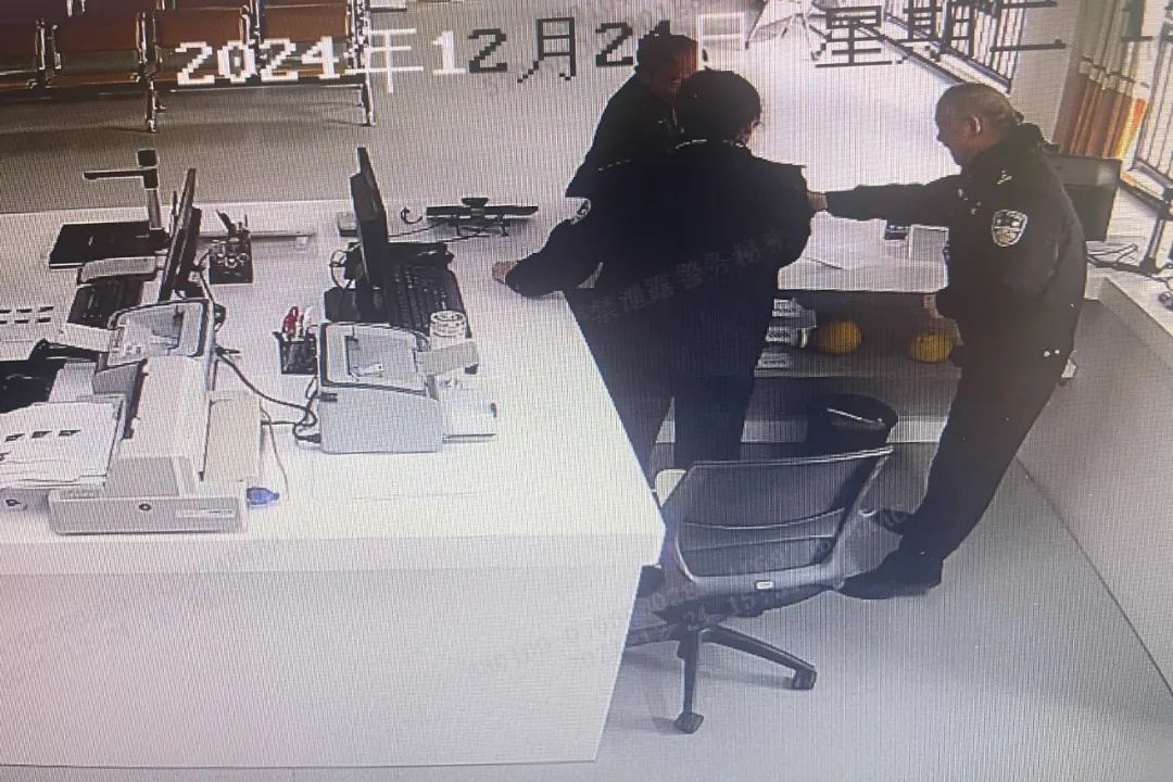 76岁老人满分通过考试！警方：这些人需参加测试