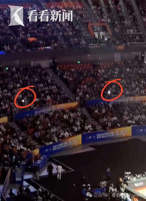 乒超总决赛观众席多人开闪光灯！球迷怒斥