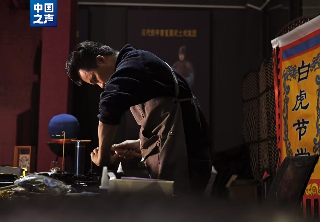 6000余件!纯手工!都是他做的! 6000余件!纯手工!都是他做的!