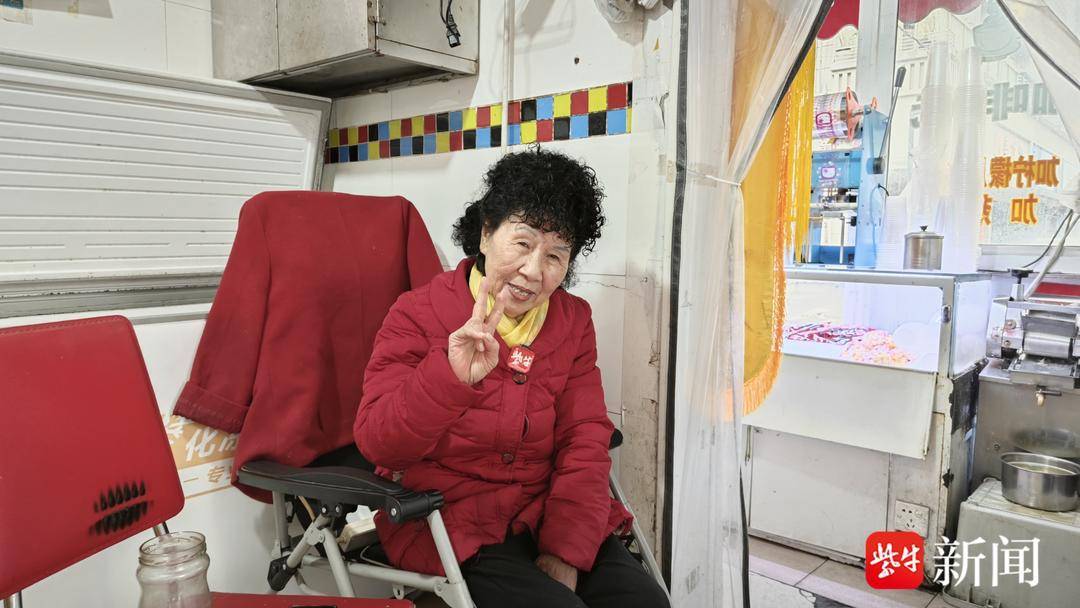 南京“10元手冲咖啡”阿姨登上英语试卷，还被学生当作语文作文素材