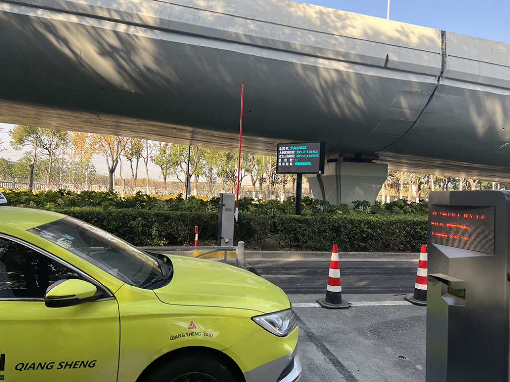 上海虹桥枢纽出租车短途运营模式明起实施,对的哥接单、乘客打车有何影响? 上海虹桥枢纽出租车短途运营模式明起实施,对的哥接单、乘客打车有何影响?