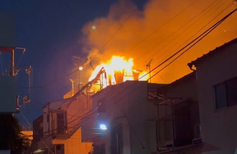 日本东京墨田区住宅火灾持续 已致2人死亡