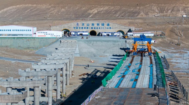 20分钟穿越天山！世界最长高速公路隧道建成有多难