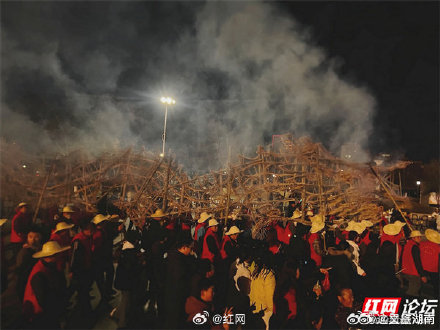 郴州非遗香火龙重现万人空巷壮观景象