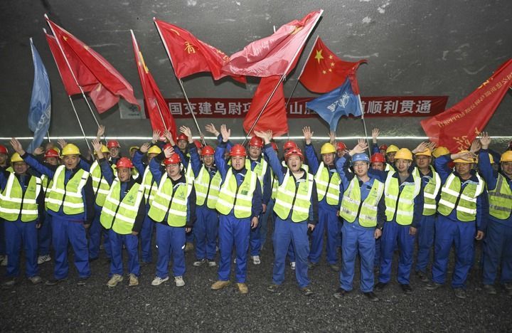 新华全媒+|大道贯天山 新华全媒+|大道贯天山