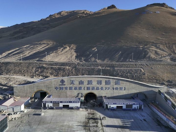 新华全媒+|大道贯天山 新华全媒+|大道贯天山