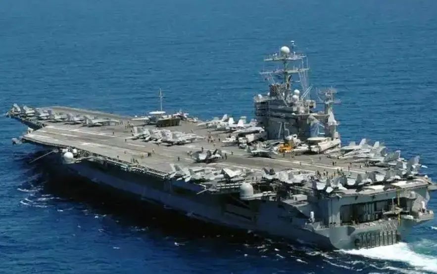 美国航母遭袭 美国航母遭袭