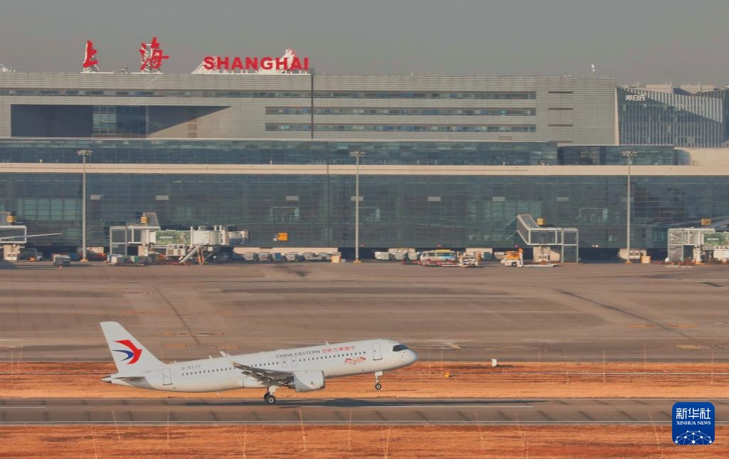 新华全媒+丨国产大飞机C919开启沪港定期商业航班