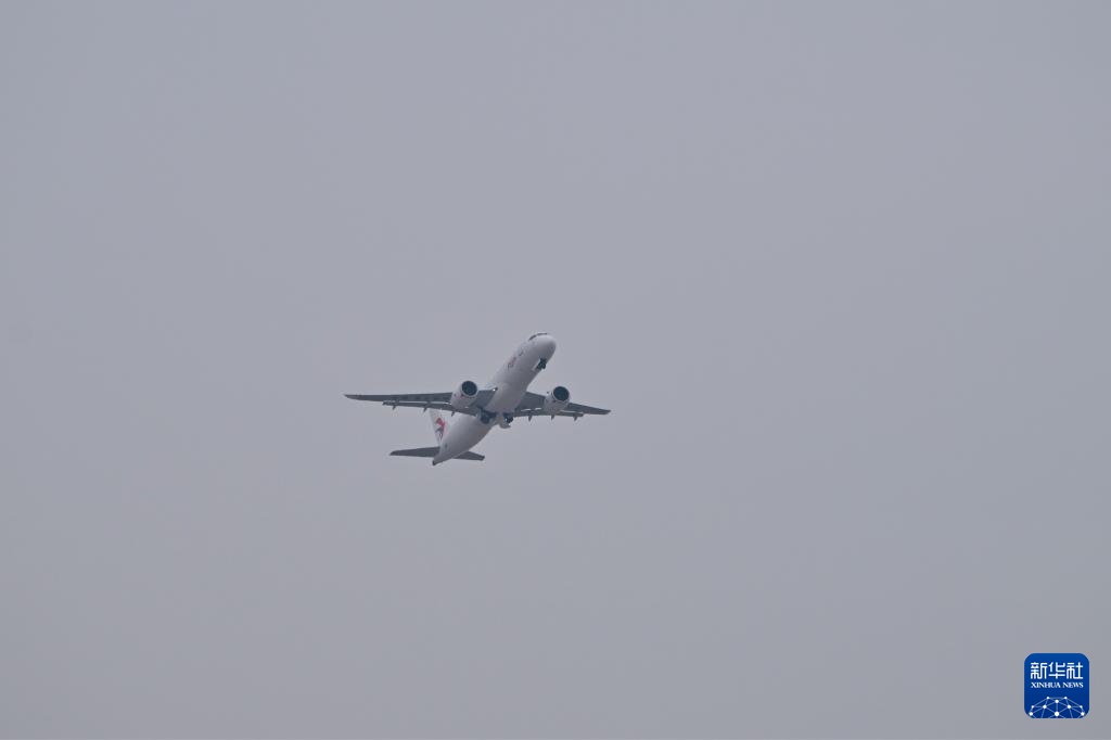 首航成功！国产大飞机C919正式执飞沪港定期商业航班