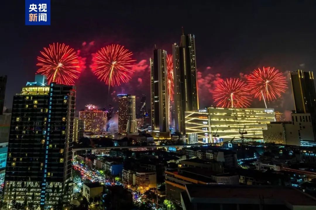 快看！迪拜曼谷巴黎悉尼这样迎新年！