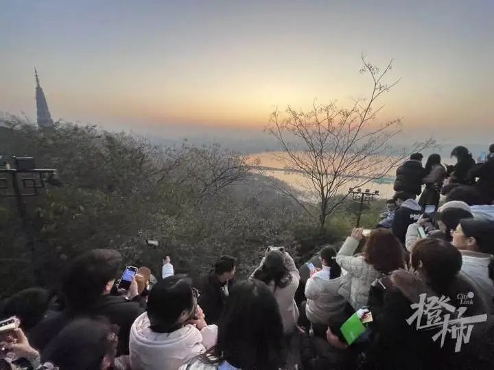日出东方!2025年杭州第一个绝美日出,你看到了吗? 日出东方!2025年杭州第一个绝美日出,你看到了吗?