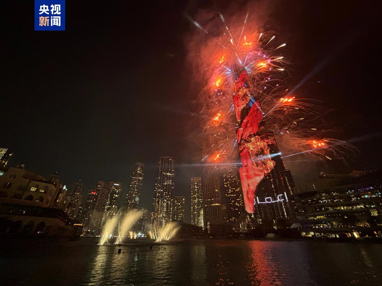 迪拜地标性建筑哈利法塔举行新年庆祝活动