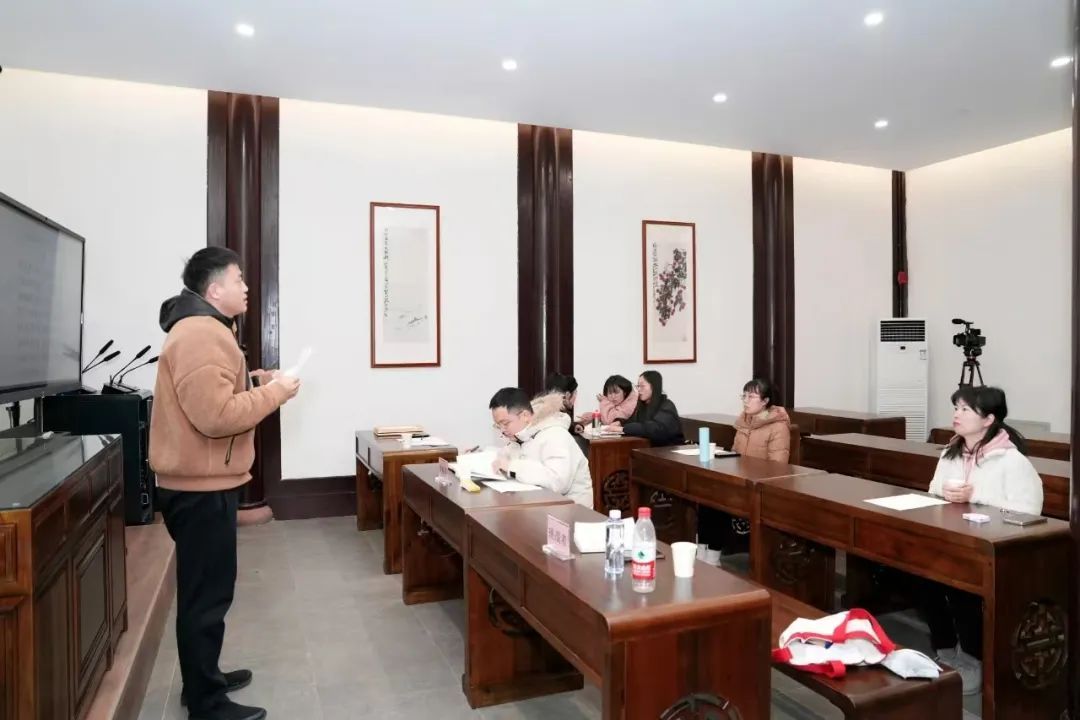 堪称“难度最高”，博士20多分钟背诵83首古诗词，获景区终身免票