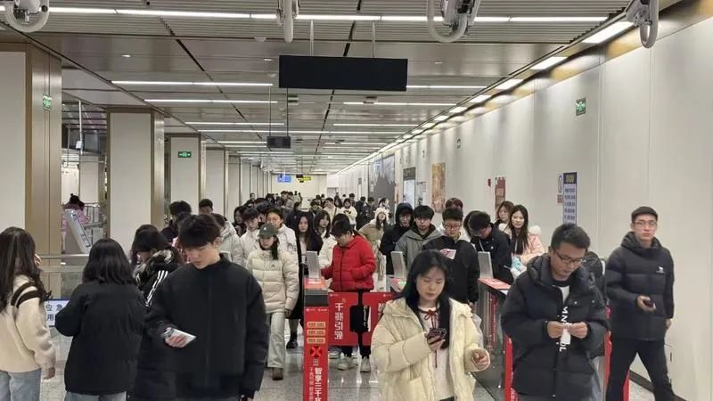 历史新高!太原地铁2号线单日客流总量达25.25万人次 历史新高!太原地铁2号线单日客流总量达25.25万人次
