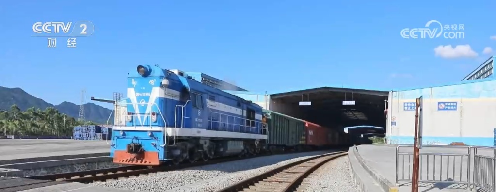 40.8亿人次、39.9亿吨、16.2万公里 多维度数据看中国铁路2024“成绩单”