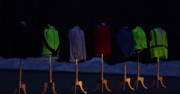 六旬老人带孙子闯红灯，下一秒…… 家中有老人的赶紧看！