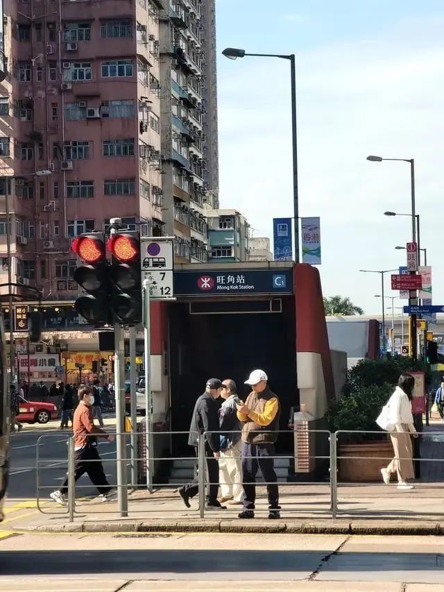 广州地铁回应“宇宙最小地铁口”