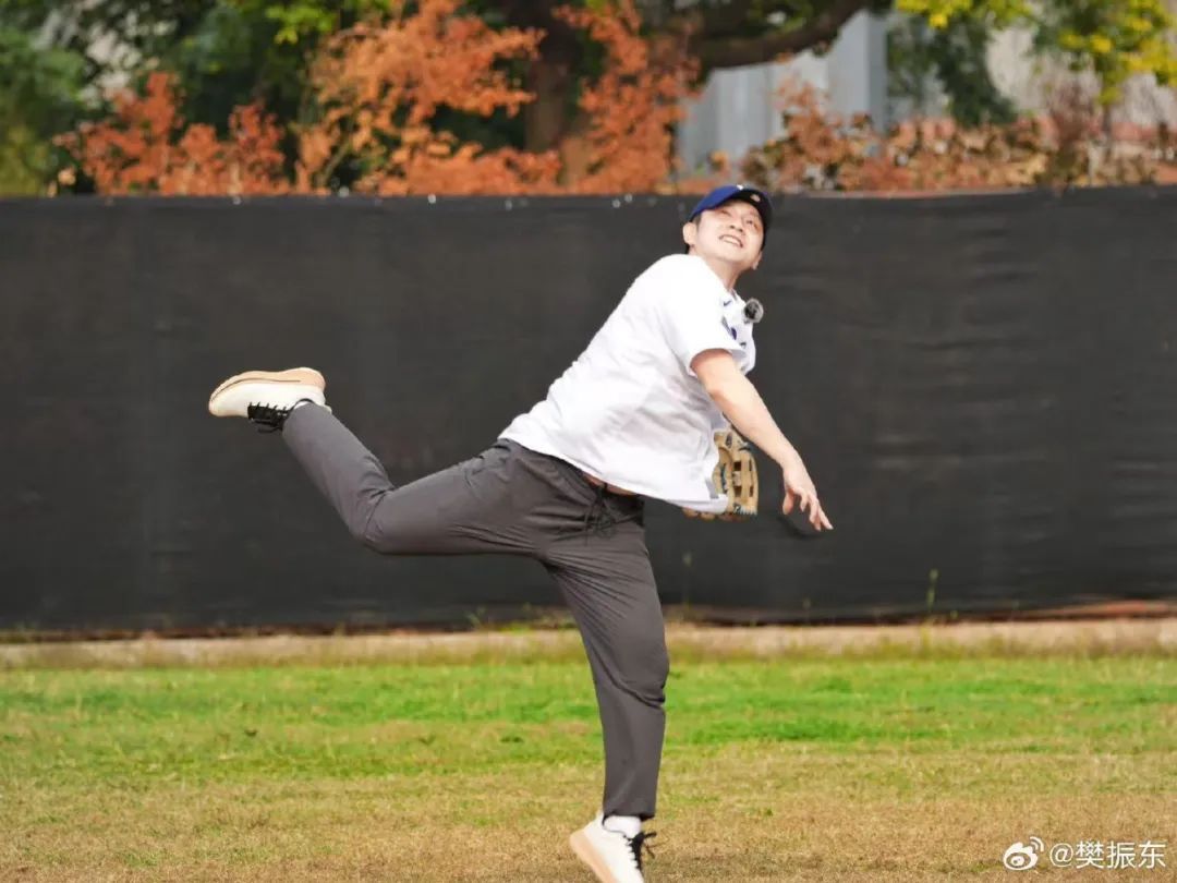 樊振东解锁新身份！