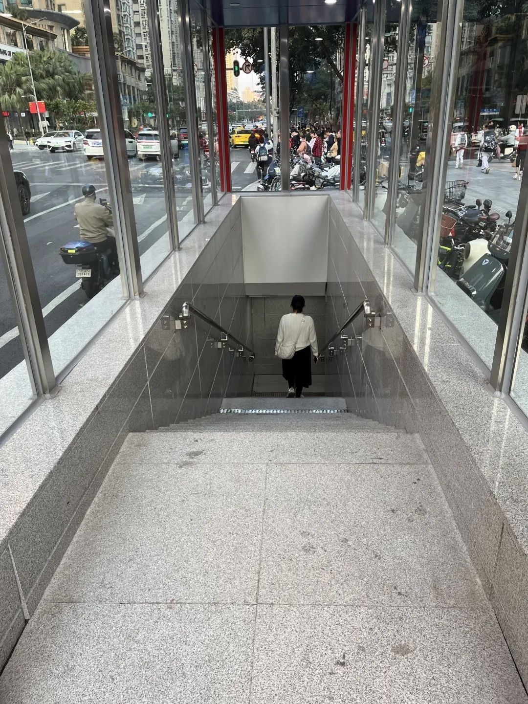 广州一地铁口,突然火了!权威解答→ 广州一地铁口,突然火了!权威解答→