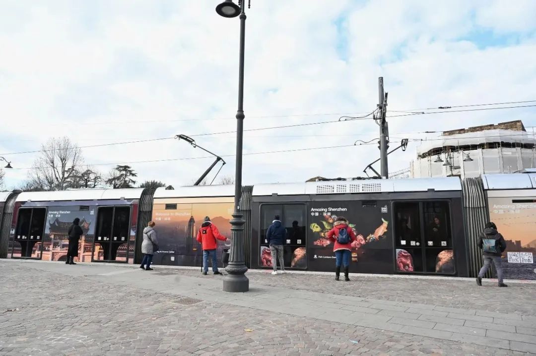 “深圳专列”闪现意大利街头，留学生：想家了！