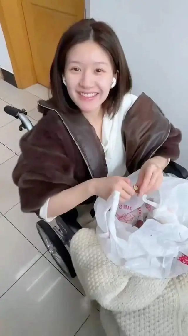 刚刚,赵露思发长文公布病情:因抑郁出现躯体化症状,自曝挨打往事 刚刚,赵露思发长文公布病情:因抑郁出现躯体化症状,自曝挨打往事