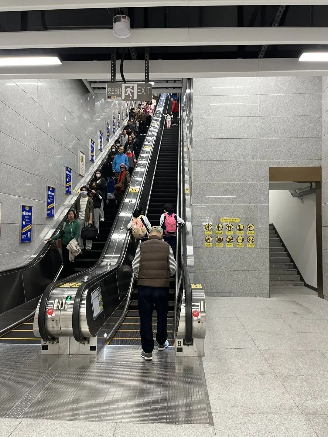 广州地铁回应“宇宙最小地铁口”