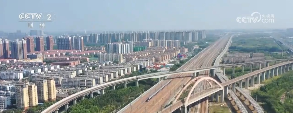 40.8亿人次、39.9亿吨、16.2万公里 多维度数据看中国铁路2024“成绩单”