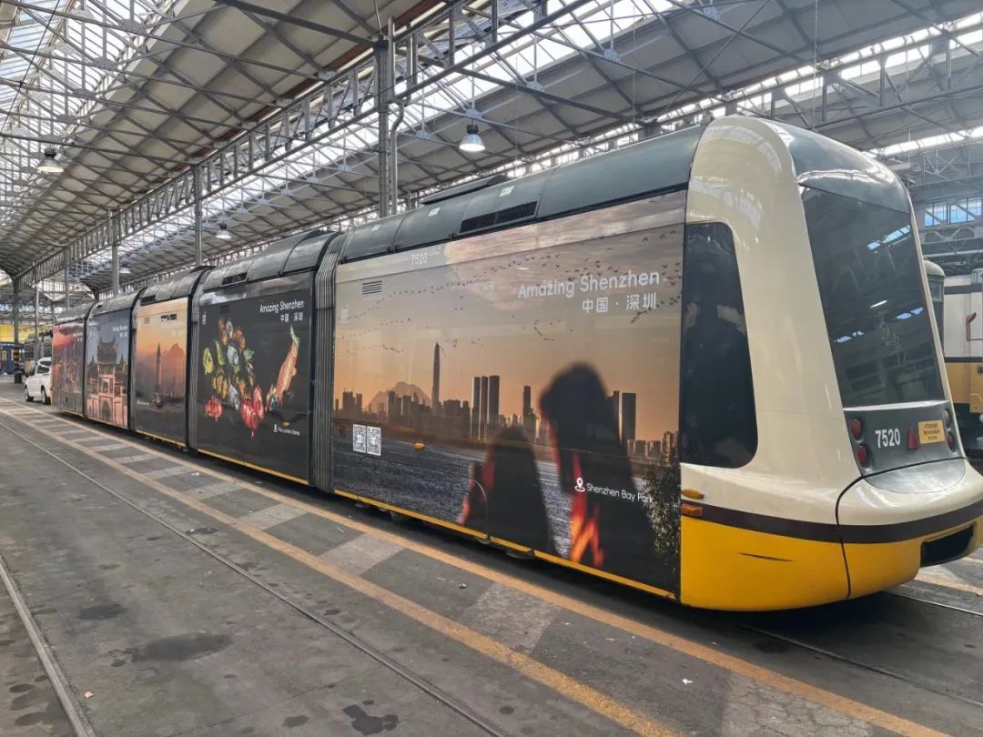 “深圳专列”闪现意大利街头，留学生：想家了！