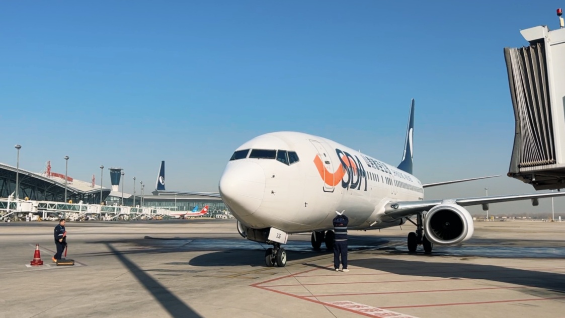 济南机场年旅客吞吐量突破2000万人次 济南机场年旅客吞吐量突破2000万人次